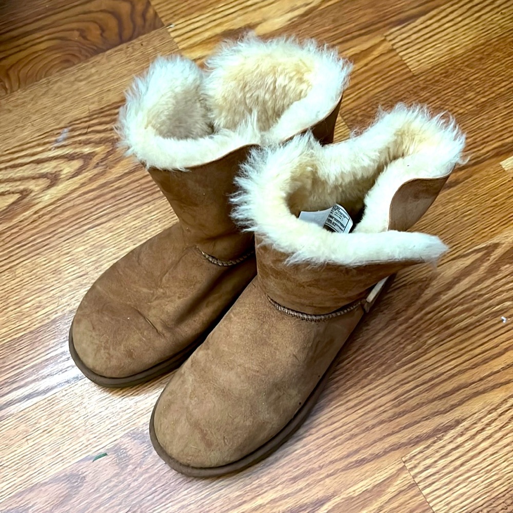 Hardly Worn Bailey Button Uggs! - image 1
